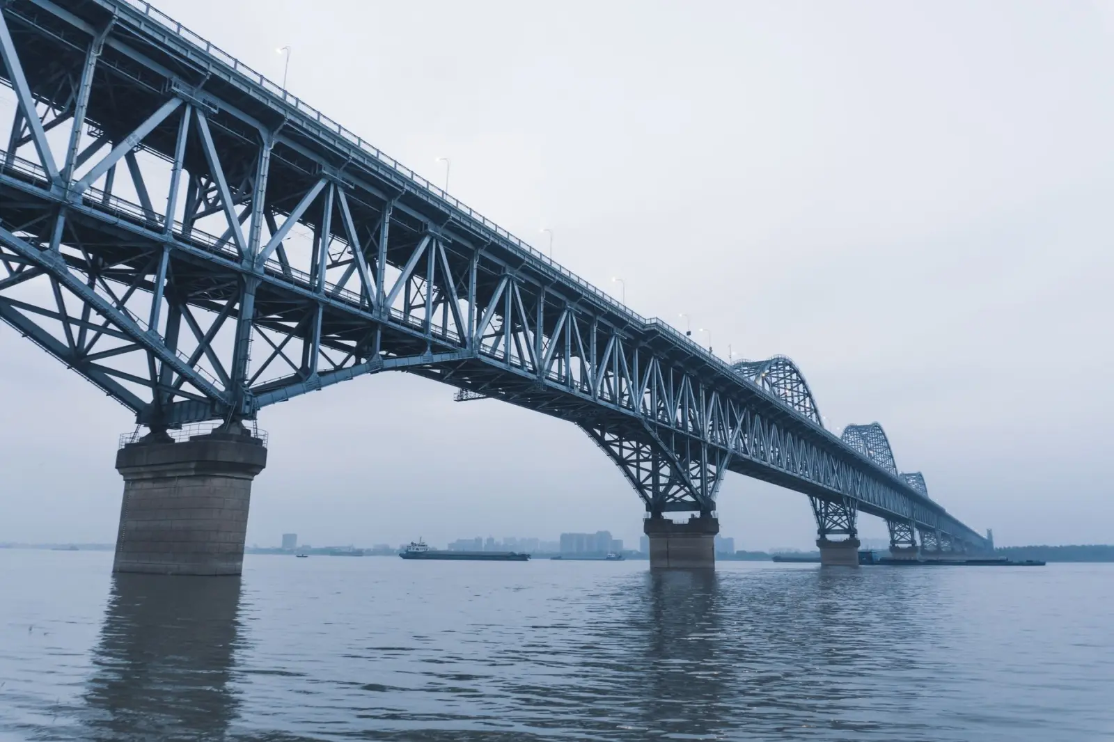 金属科技领域精密制造工艺对比：CNC加工与精密铸造的适用场景分析